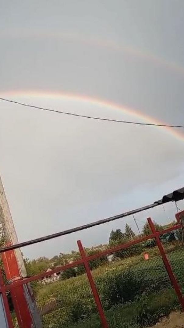 Двойная радуга в небе