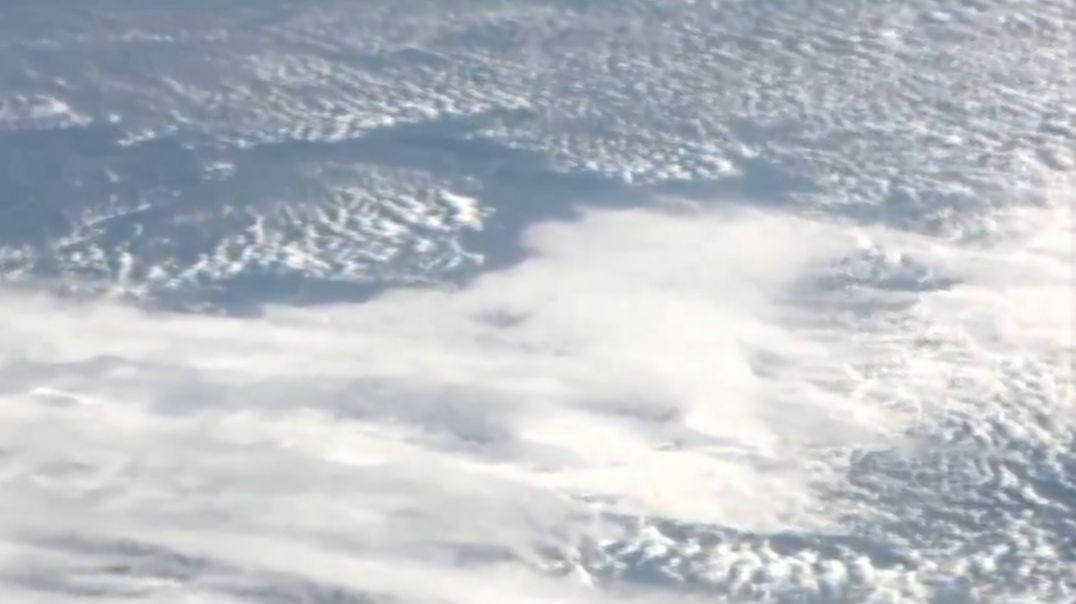 Вид облаков с космоса.  Запись с МКС.