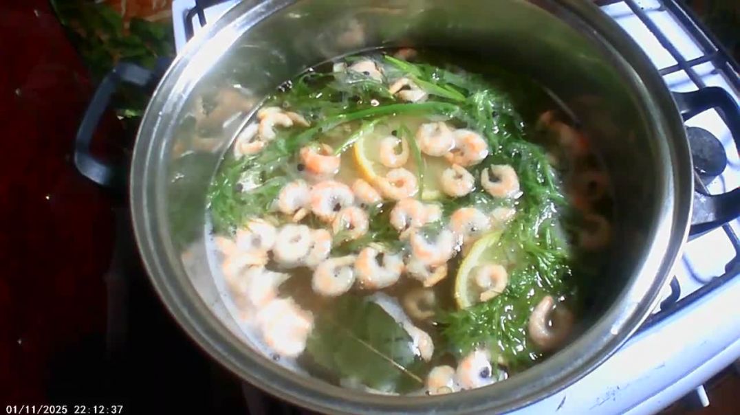 Приготовление креветок, просто и очень вкусно.
