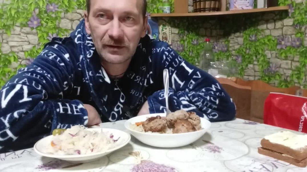 МУКБАНГ | НОЧНОЙ ЖОР | ПЛОВ, ДОМАШНИЕ КОТЛЕТЫ, КВАШЕННАЯ КАПУСТА | ТЕСТ....